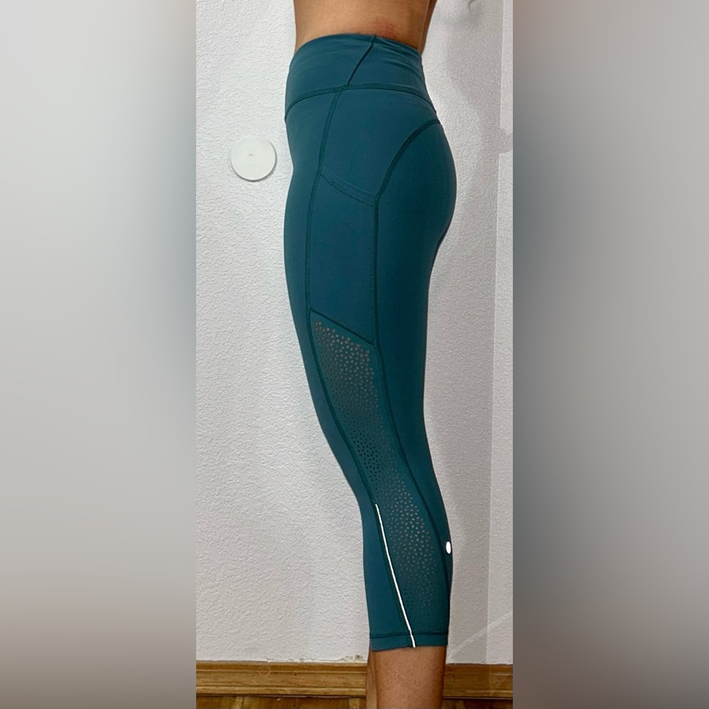 Lululemon teal leggings with side pockets size 8.